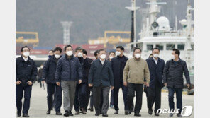 가덕도 갔지만 ‘파란옷’은 안 입었다?…대통령의 선거지원 법적 논란