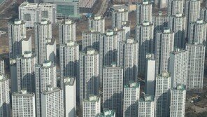 文 “명운 걸라” 엄포에도 꿈쩍 않던 집값…봄이사철 맞아 요동치나