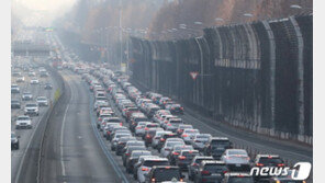 3·1절 연휴 마지막날 고속도 봄비 겹쳐 ‘다소 혼잡’