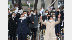 與 “대화의지 긍정적 변화” vs 野 “불행한 과거마저 이용”