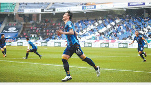 울산 홍명보 감독 데뷔전 화끈한 골 폭죽… 강원에 5-0 대승