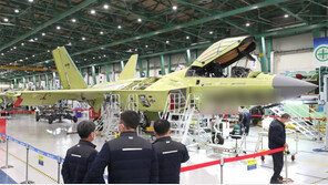 ‘20년 숙원’ 국산 전투기 개발… 내달 시제 1호기 출고