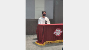 키움 김혜성 “김휘집·신준우 보면 경쟁심 느껴…더 잘해야”