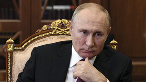 美  “나발니 독살 시도 관여, 러시아 관리·기업 제재”