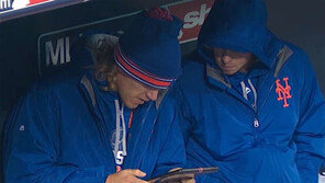 MLB, 작년 평균 타율 낮아 더그아웃서 태블릿 다시 허용 포수 사인은 가리고 영상 제공