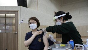 국내 백신 접종 후 2명 사망…아나필락시스 의심 3명