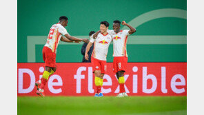 황희찬, 6개월 만에 2호골…라이프치히 포칼 4강행