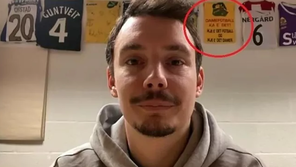 벽에 걸린 셔츠 때문에…‘여혐’ 논란 휩싸인 축구선수