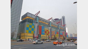 몰려드는 인파에… 현대백화점 ‘더현대 서울’, 주말 차량 2부제 시행