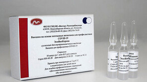 러시아, 두 번째 코로나 백신도 상용…“60대 이상 고령층도 접종”