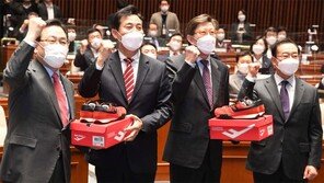 野 사전투표 딜레마 “강성보수의 폐지론 동조하자니 중도표심이…”