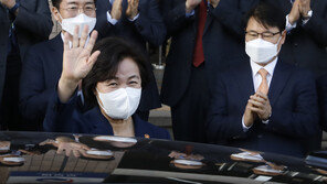 추미애 “조국, 얼마나 힘들었을까…온 가족이 참 장하다”