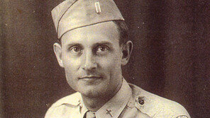 ‘한국전 예수’ 군종신부 에밀 카폰 유해 70여년 만에 확인