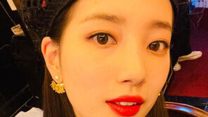 수지, 오늘도 열일 미모…레드립으로 완성한 여신 비주얼