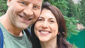 ‘세계 22위 부자’ 스콧, 새 남편은 고교 교사