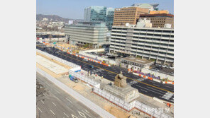 광화문광장 서쪽도로 폐쇄후 첫 출근길… 사직로 북새통 교통정체