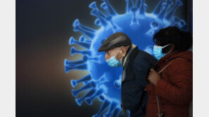 美CDC “백신 접종 완료자, 마스크 없이 실내 소모임 가능”