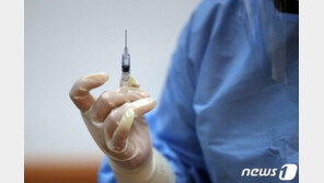 특수주사기 없어 접종 더딘 日 반색…“인슐린 주사기로 병당 7회”