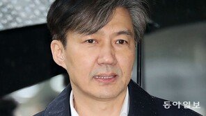 조국 “윤석열, 文대통령도 ‘잠재적 피의자’로 인식”