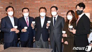 吳-安 실무협상 돌입…“시간 질질 끄나” vs “초조하냐” 신경전