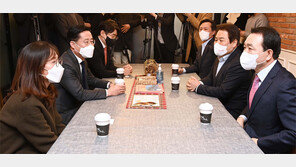 오세훈-안철수측 첫 단일화 룰협상… ‘적합도냐 경쟁력이냐’ 문구 싸움