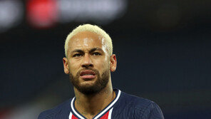 네이마르, 메시와 맞대결 무산…챔스 16강 2차전서 명단 제외