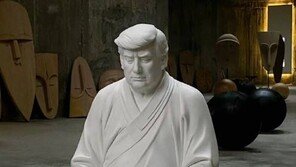 트럼프가 가부좌 틀고 참선하면 어떤모습?…‘트럼프 불상’ 인기