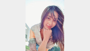 ‘49세’ 송윤아 “셀카 연습 중”…연습이 이 정도 미모?