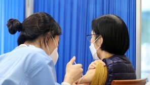 백신 2차 비축량, 1차 접종자에 쓰나…“일정대로 수급땐 가능”