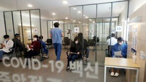 “백신 접종자, 하루이틀 휴가 주는 게 어떨까”…전문가 주장 나와