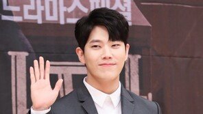 “달군 커터칼 지졌다” 배우 동하, 또 학폭 의혹…소속사 “사실무근”