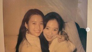 한효주, 전혜진 꼭 끌어안고 ‘찐우정’ 과시…자매 같은 투샷