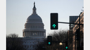 美 의회, 1조9000억불 경기부양안 통과…바이든 최종 서명만 남아