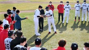 추신수, 등번호 양보한 이태양에 ‘깜짝 선물’…수천만원대 시계