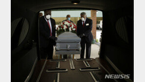 미국인 5명 중 1명 “코로나로 가족 친척 친구가 목숨을 잃었다”