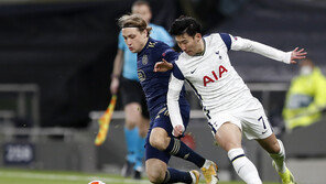 ‘손흥민 64분’ 토트넘, 유로파리그 16강 1차전 승리…케인 2골