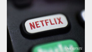 넷플릭스, 친구-동료와 계정공유 제한 시킨다…“동거인 여부 조사”