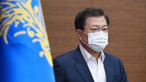 ‘부동산 정책·LH투기’ 여파…文대통령 지지율 38%