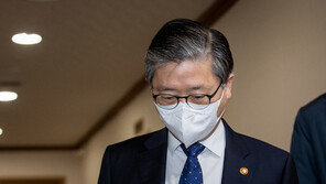 변창흠, ‘LH사태 책임론’에 “자리 연연 않는다…결정에 따를 것”
