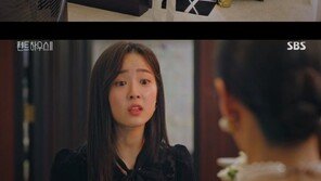 ‘펜트하우스2’ 김소연, 유진 앞 무릎 꿇었다…대타 고용 밝혀지며 전격 은퇴