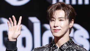 유노윤호, ‘女 동석’ 불법주점서 방역 위반?…SM “사실 아냐”