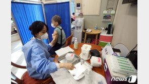 “백신 접종 후 발열 땐 타이레놀을”…당국 “직장에선 배려해달라”