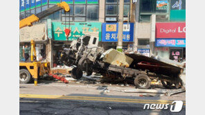 여수 한 사거리서 4.5톤 화물차 상가 덮쳐…브레이크 파손 추정