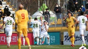 ‘일류첸코 이적 첫 골’ 전북, 2연승…동해안더비 무승부