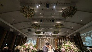 양준혁♥박현선, 결혼식 사진 공개…달달 입맞춤