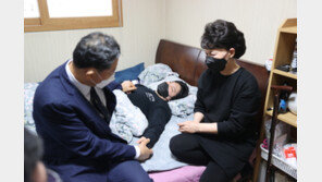 천안함 생존자, 보훈처장에 “지팡이 잘 쓰겠습니다” 감사의 인사