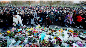 英, 경찰에 살해된 30대 여성 추모 물결