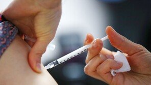 정부 “코로나 8주간 정체 상태…‘4차 유행’ 해석 섣불러”