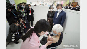 방역당국 “文 대통령 백신접종 일정 미확정…AZ 접종할 듯”