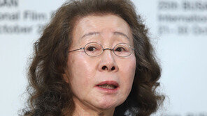 ‘74세 노장’ 윤여정, 한국배우 최초 아카데미 여우조연상 후보에 올라